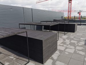 ławki ogrodowe - modrzew syberyjski wypalany, konstrukcja stalowa ocynkowana